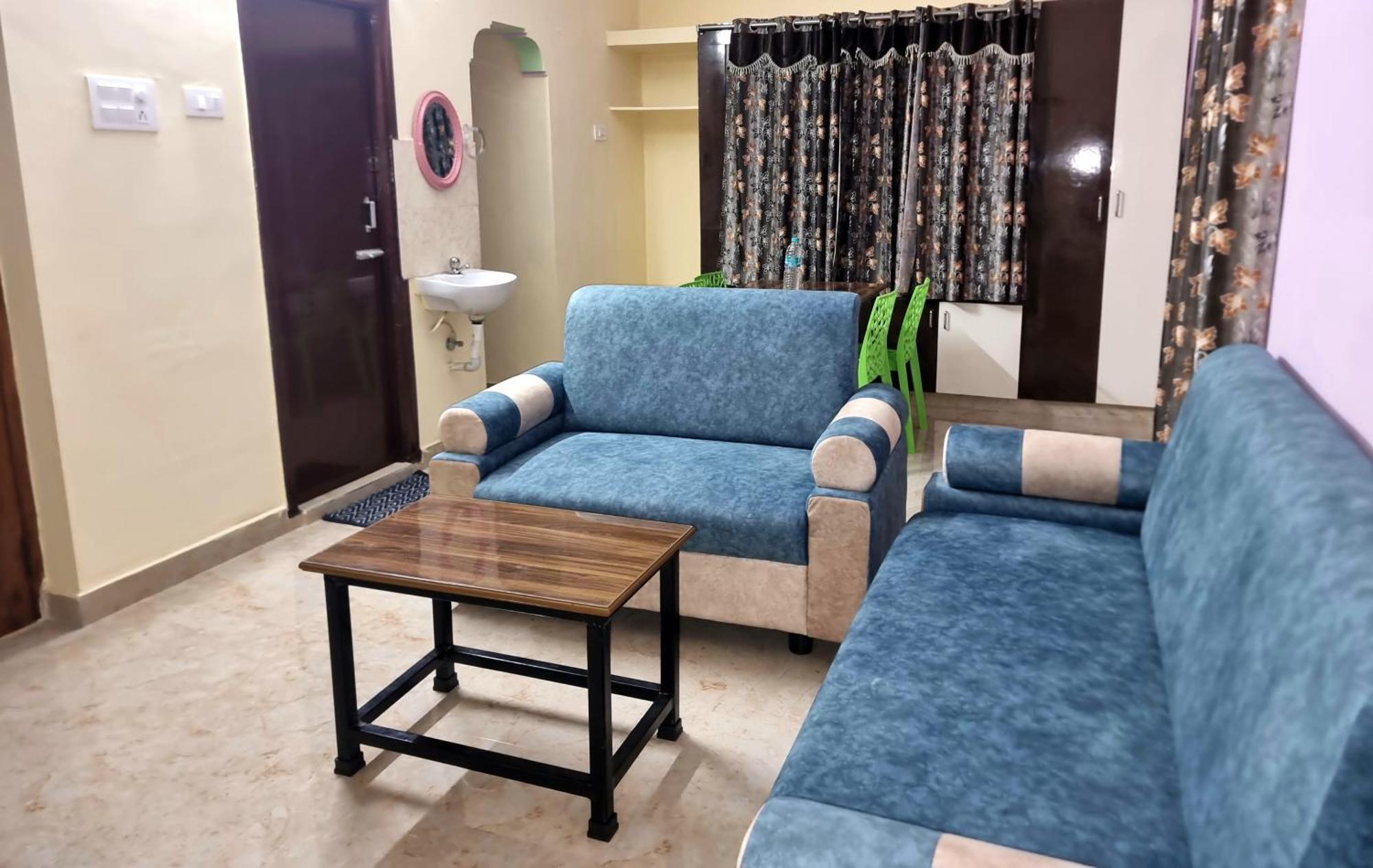 טירופאטי Sannidhi Service Apartments מראה חיצוני תמונה