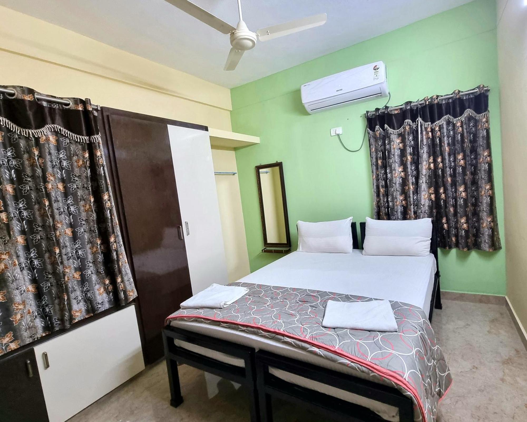 טירופאטי Sannidhi Service Apartments מראה חיצוני תמונה