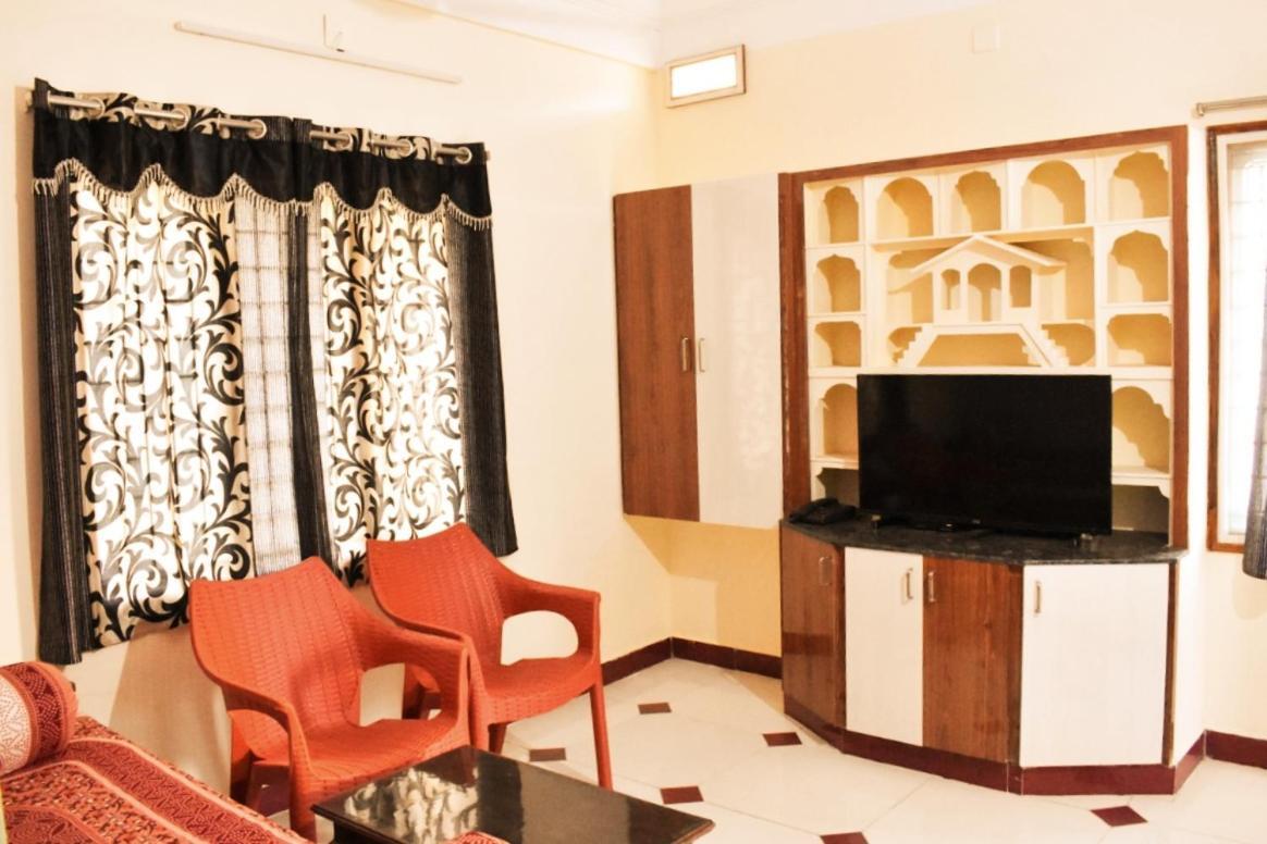 טירופאטי Sannidhi Service Apartments מראה חיצוני תמונה