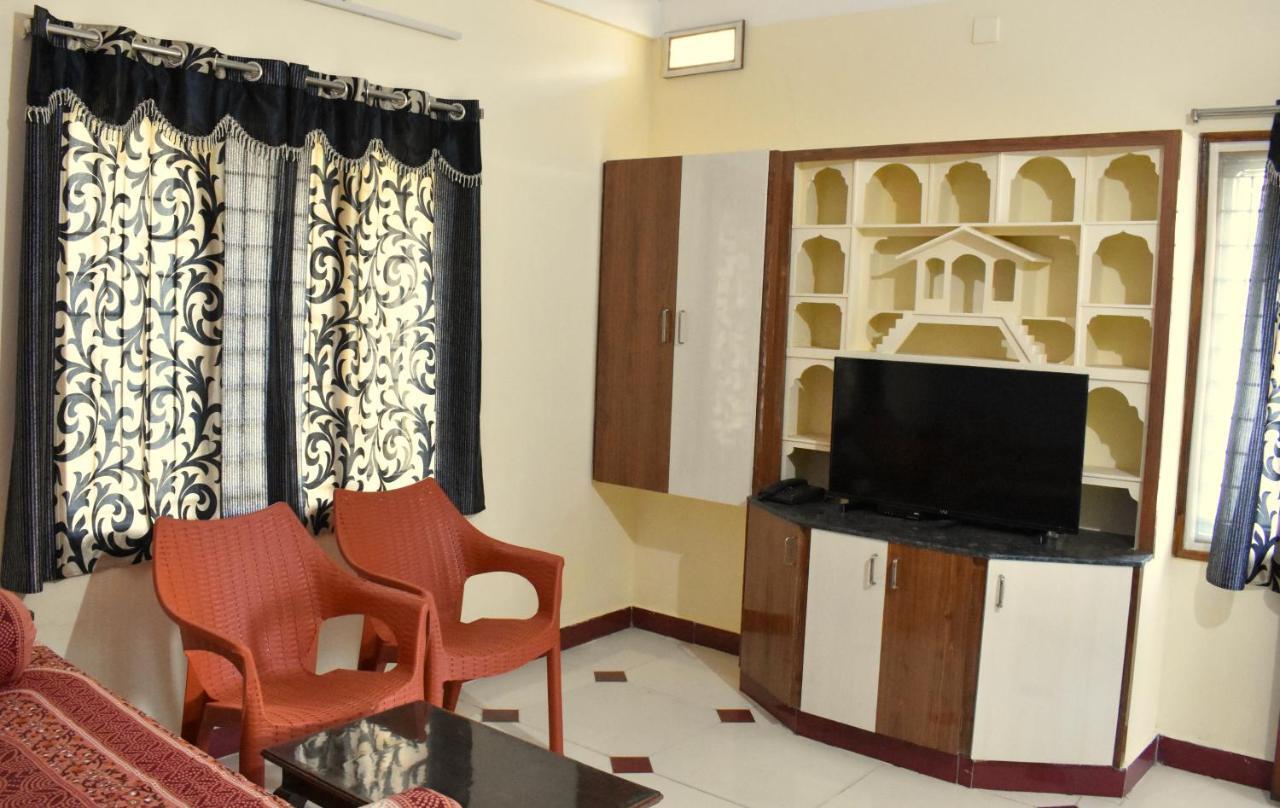 טירופאטי Sannidhi Service Apartments מראה חיצוני תמונה