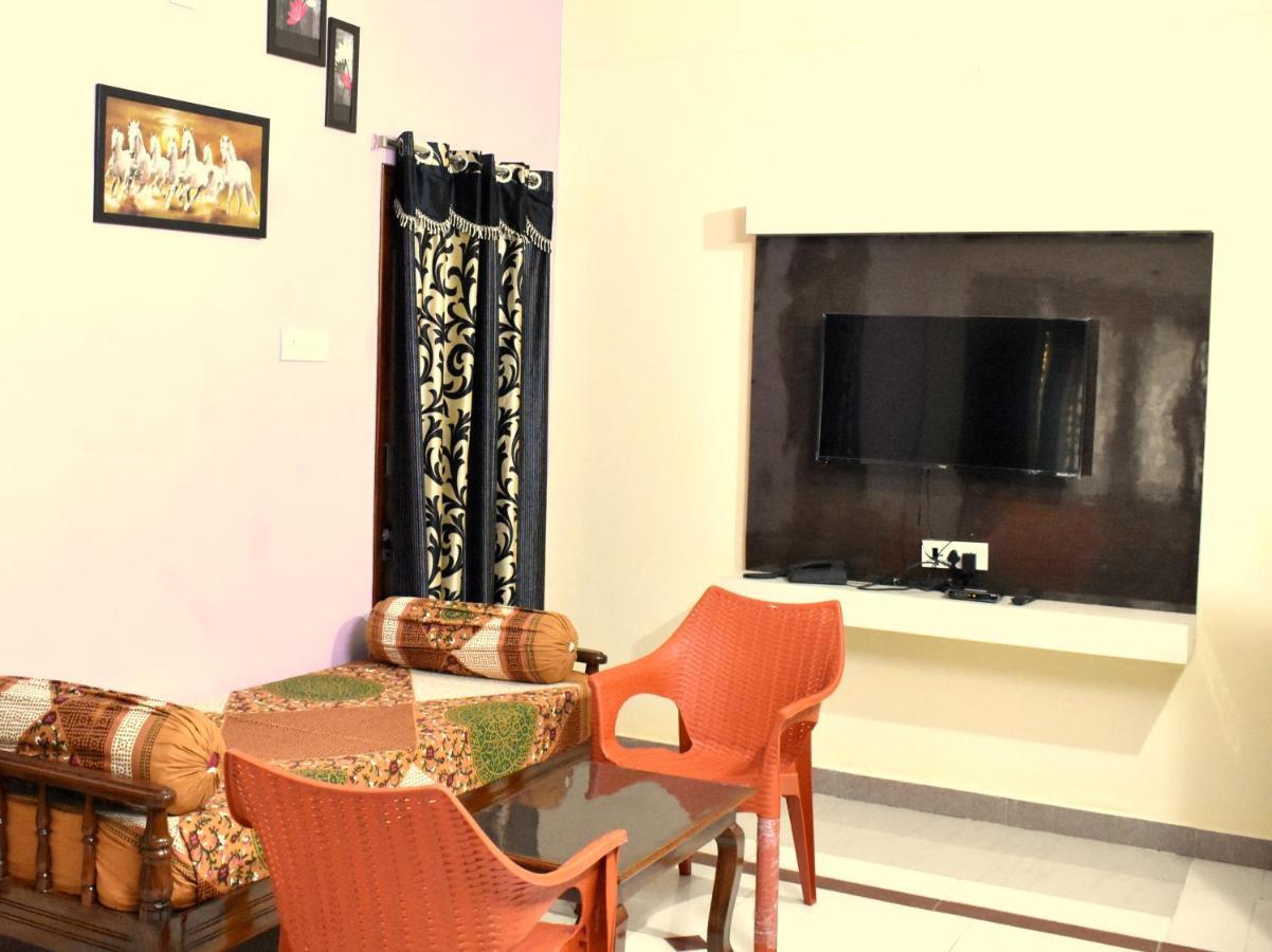 טירופאטי Sannidhi Service Apartments מראה חיצוני תמונה