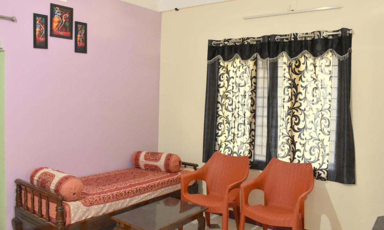 טירופאטי Sannidhi Service Apartments מראה חיצוני תמונה